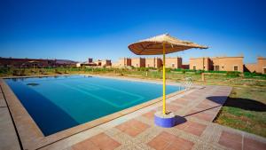 Bazén v ubytování Ecolodge l'île de Ouarzazate nebo v jeho okolí