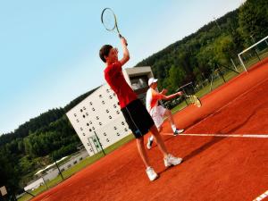 Tenis a/nebo squash v ubytování Hotel Royal X nebo okolí