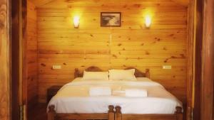 Postel nebo postele na pokoji v ubytování Palolem Luxuries Beach Cottages