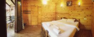 Postel nebo postele na pokoji v ubytování Palolem Luxuries Beach Cottages