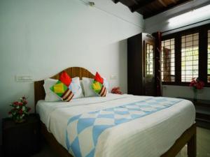 Ένα ή περισσότερα κρεβάτια σε δωμάτιο στο Spice Valley Home Stay & Tree House Munnar