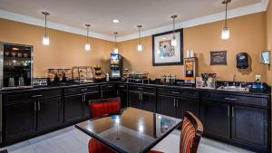 a bar with a table and chairs in a restaurant at Best Western Kenosha Inn in Broken Arrow