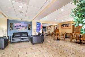 Gallery image of Econo Lodge Inn & Suites I-35 at Shawnee Mission in Overland Park