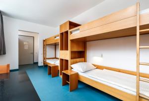 Postel nebo postele na pokoji v ubytování Jugendherberge Possenhofen