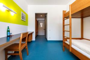Postel nebo postele na pokoji v ubytování Jugendherberge Possenhofen