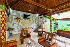 Posezení v ubytování Lembongan Hostel