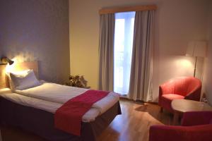 Säng eller sängar i ett rum på Hotell Årjäng