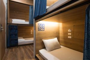 Letto o letti in una camera di Natee Hostel