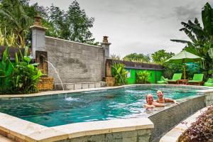 Bazén v ubytování Lembongan Hostel nebo v jeho okolí