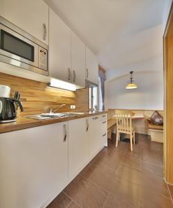 Kuchyň nebo kuchyňský kout v ubytování Haus Oberacher
