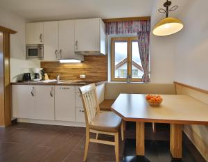 Kuchyň nebo kuchyňský kout v ubytování Haus Oberacher