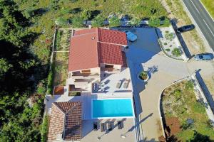 Bazén v ubytování Villa ''Vana'' nebo v jeho okolí
