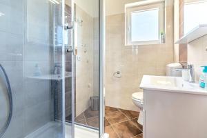 Koupelna v ubytování Villa ''Vana'' + 34 fotografií