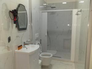 Koupelna v ubytování Hotel Erandi