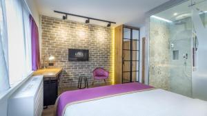 Postel nebo postele na pokoji v ubytování Level Luxury Suites