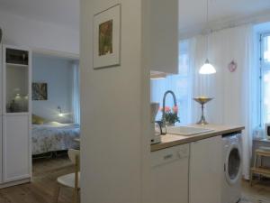A kitchen or kitchenette at ApartmentInCopenhagen Apartment 655