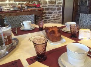 Breakfast options na available sa mga guest sa Chambres d'hôtes Le Relais de la Perle