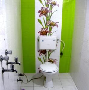 A bathroom at Hotel Ajay International