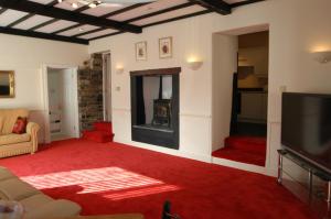 A seating area at Embleton Spa Hotel & Apartments