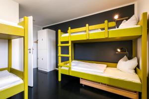 Postel nebo postele na pokoji v ubytování Jugendherberge Lenggries