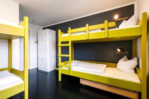 Postel nebo postele na pokoji v ubytování Jugendherberge Lenggries