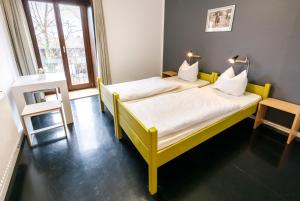 Postel nebo postele na pokoji v ubytování Jugendherberge Lenggries