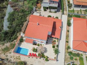 Bazén v ubytování Apartments Šolta nebo v jeho okolí