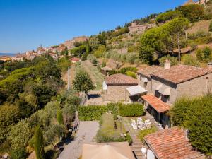 Sprawling Villa with Swimming Pool in Cortona Tuscany iz ptičje perspektive