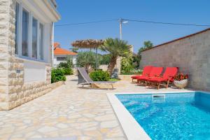 Bazén v ubytování Apartments Šolta nebo v jeho okolí