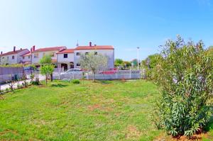 Vonkajšia záhrada v ubytovaní Apartment Suzi Valdebek