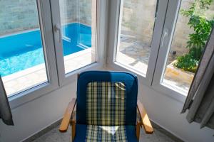 Bazén v ubytování Apartments Šolta nebo v jeho okolí