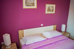 Postel nebo postele na pokoji v ubytování Apartments Šolta