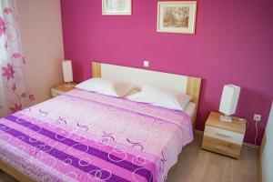 Postel nebo postele na pokoji v ubytování Apartments Šolta