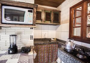 A cozinha ou kitchenette de Pousada Cabanas Kaia Lua