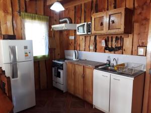 Una cocina o kitchenette en Cabañas el arrayan neltume
