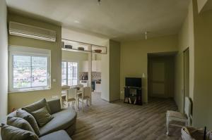 Μια τηλεόραση ή/και κέντρο ψυχαγωγίας στο Ev Zin Lemonia