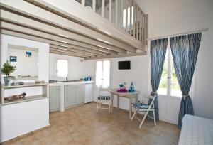 Kuchyň nebo kuchyňský kout v ubytování Gryparis' Club Apartments