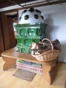 a green vase sitting on top of a table at Almhütte Ödenhübl in Katschwald