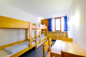 Postel nebo postele na pokoji v ubytování Internationales Jugendgästehaus Dachau + 33 fotografií