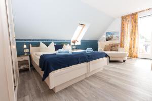 Postel nebo postele na pokoji v ubytování Hotel Garni Am Deich