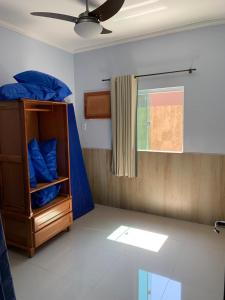 a room with a room with a bed and a window at CASA PÔR DO SOL 1 in Arraial do Cabo