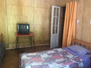 Μια τηλεόραση ή/και κέντρο ψυχαγωγίας στο Hospedaje Vista al Mar 39