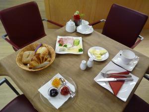 
Frühstücksoptionen für Gäste der Unterkunft Cafe und Pension Blohm
