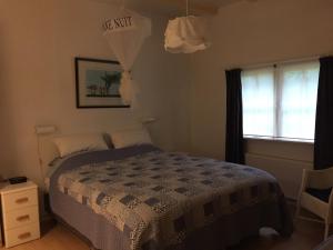 a bedroom with a bed with a sign on the wall at Landgoed De Heezeberg in Diever