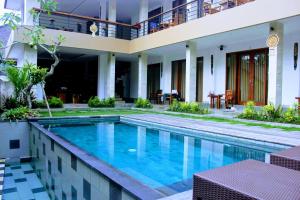 Bazén v ubytování Indah Bali Guesthouse nebo v jeho okolí
