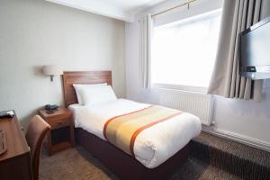 Postel nebo postele na pokoji v ubytování The Holt Hotel