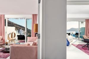 Posezení v ubytování Myconian Villa Collection - Preferred Hotels & Resorts