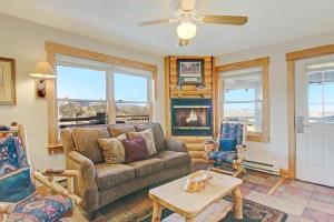 Posezení v ubytování Ptarmigan Mountain 202 Condo