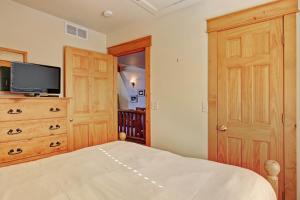 Postel nebo postele na pokoji v ubytování Mount Acoma 38 Condo