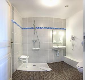 a bathroom with a shower and a sink and a toilet at Auberge Obersolberg in Eschbach-au-Val